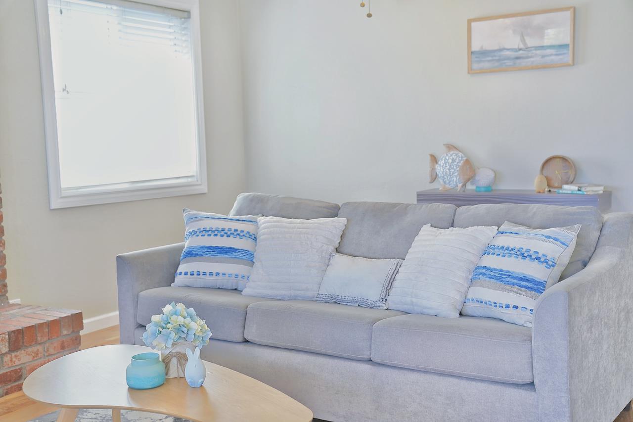 Detail Gallery Image 7 of 33 For 335 Grove St, Half Moon Bay,  CA 94019 - 3 Beds | 2 Baths