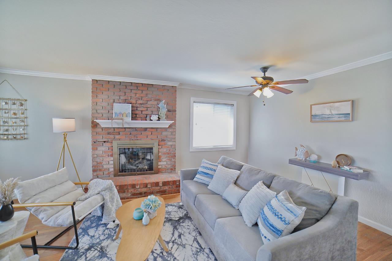 Detail Gallery Image 8 of 33 For 335 Grove St, Half Moon Bay,  CA 94019 - 3 Beds | 2 Baths