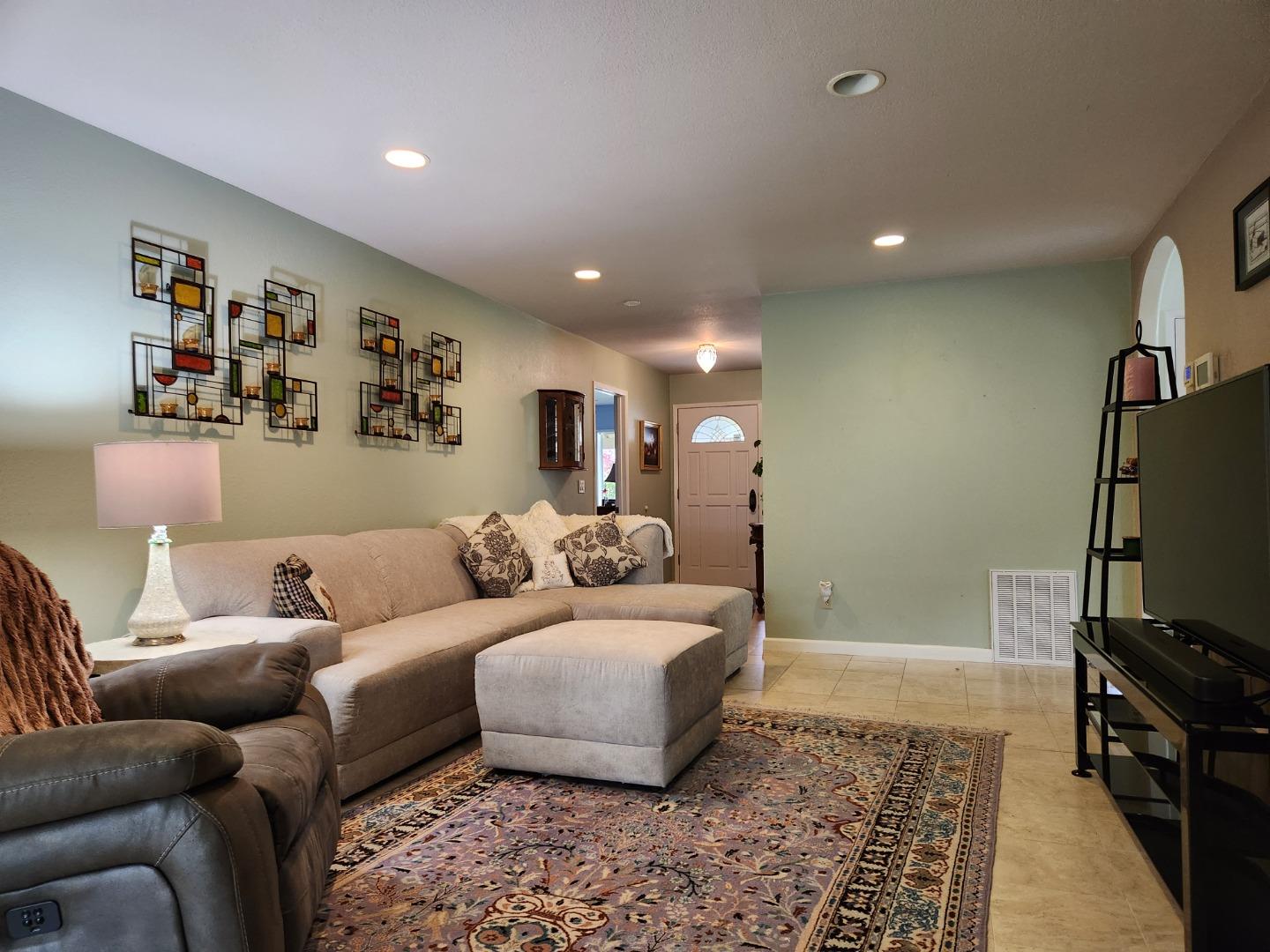 Detail Gallery Image 4 of 18 For 764 Bronte Ave, Watsonville,  CA 95076 - 2 Beds | 2 Baths