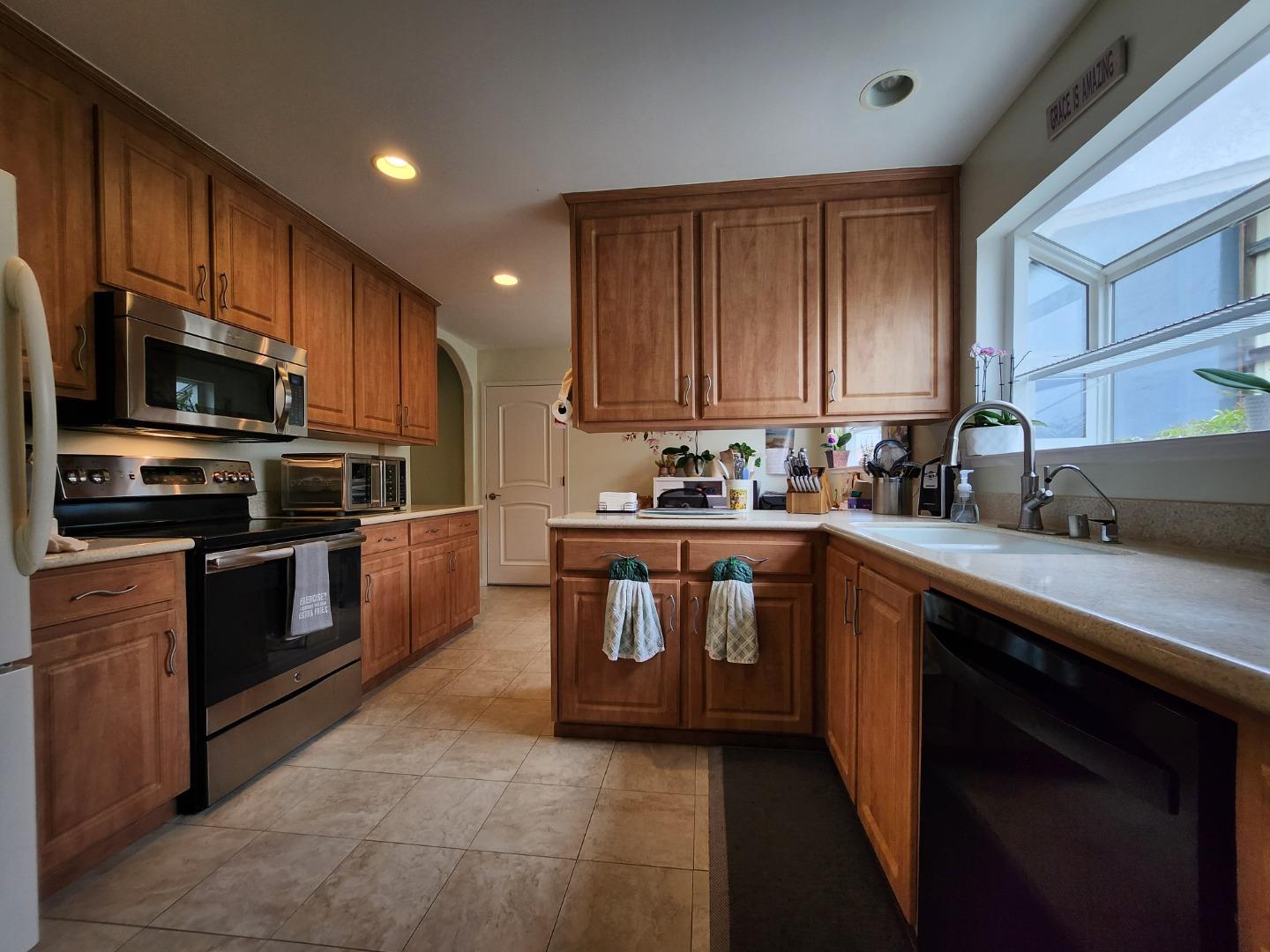Detail Gallery Image 6 of 18 For 764 Bronte Ave, Watsonville,  CA 95076 - 2 Beds | 2 Baths