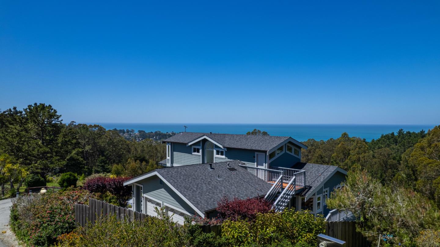 Detail Gallery Image 3 of 70 For 770 Alta Vista Rd, Montara,  CA 94037 - 6 Beds | 5/1 Baths