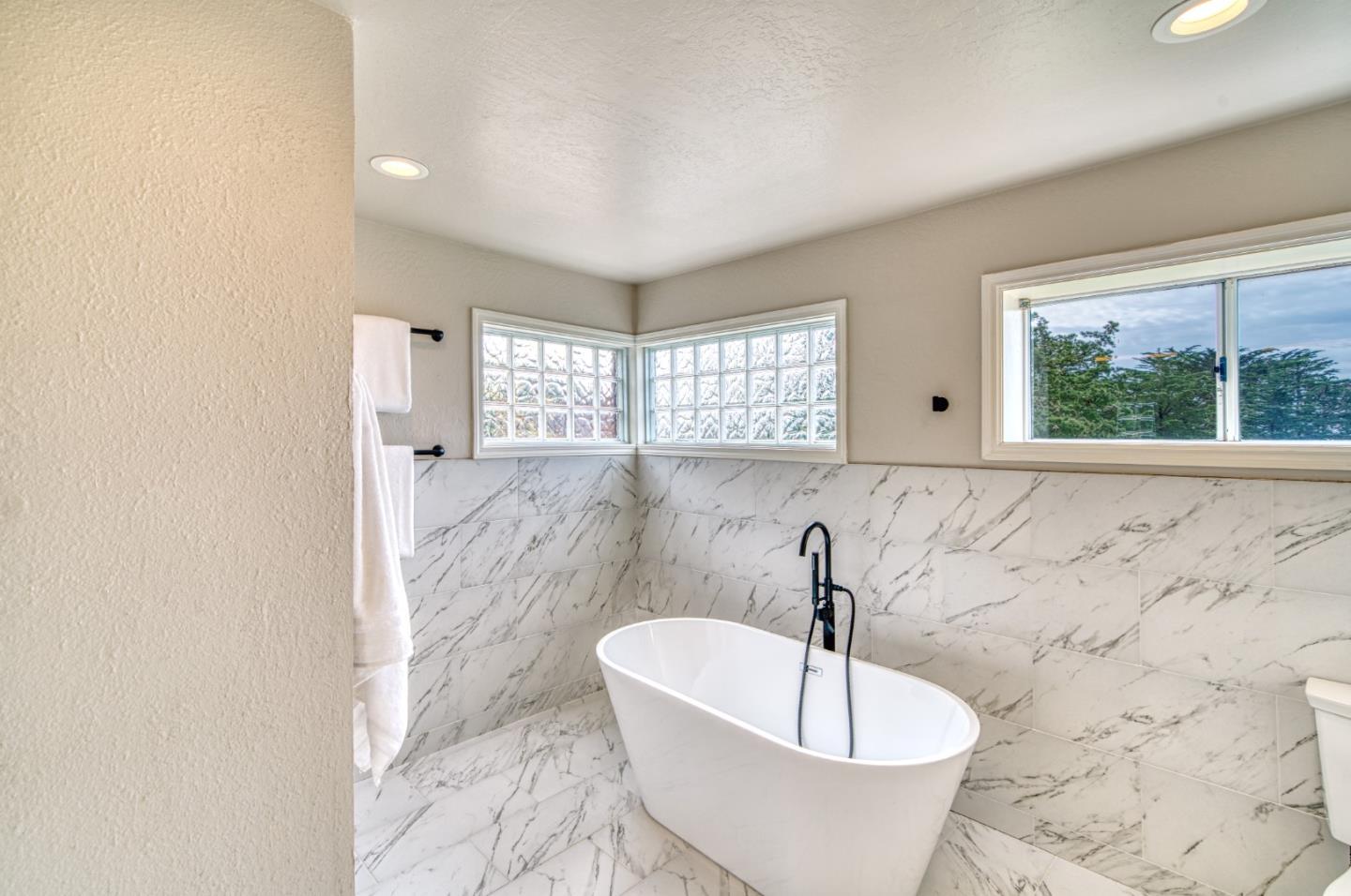 Detail Gallery Image 33 of 70 For 770 Alta Vista Rd, Montara,  CA 94037 - 6 Beds | 5/1 Baths