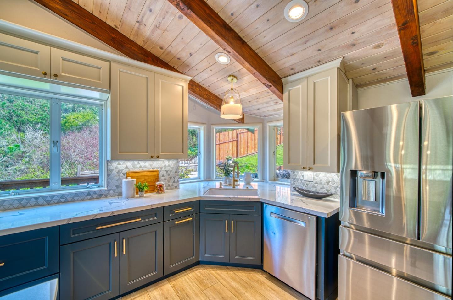 Detail Gallery Image 8 of 70 For 770 Alta Vista Rd, Montara,  CA 94037 - 6 Beds | 5/1 Baths