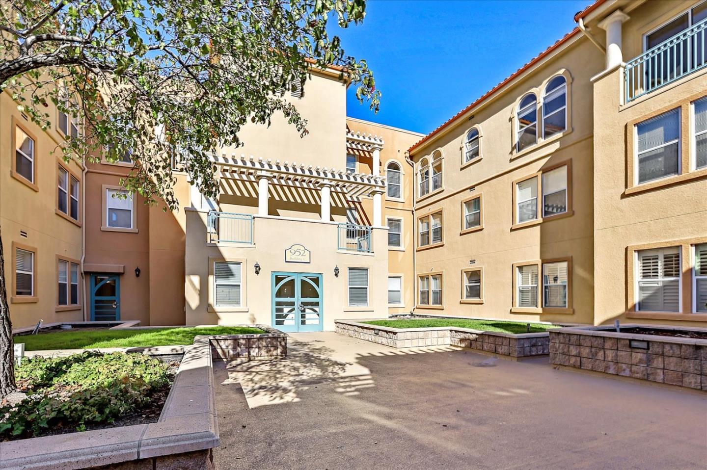 Detail Gallery Image 4 of 33 For 952 S 11th St #231,  San Jose,  CA 95112 - 2 Beds | 2 Baths