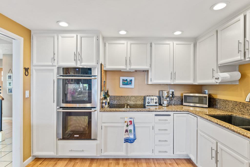 Detail Gallery Image 10 of 31 For 1112 Holmes Way, Hayward,  CA 94541 - 2 Beds | 2/1 Baths