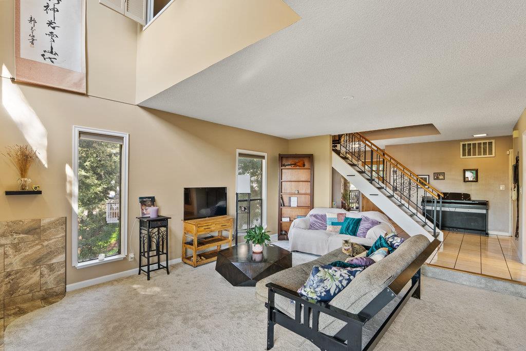 Detail Gallery Image 12 of 31 For 1112 Holmes Way, Hayward,  CA 94541 - 2 Beds | 2/1 Baths