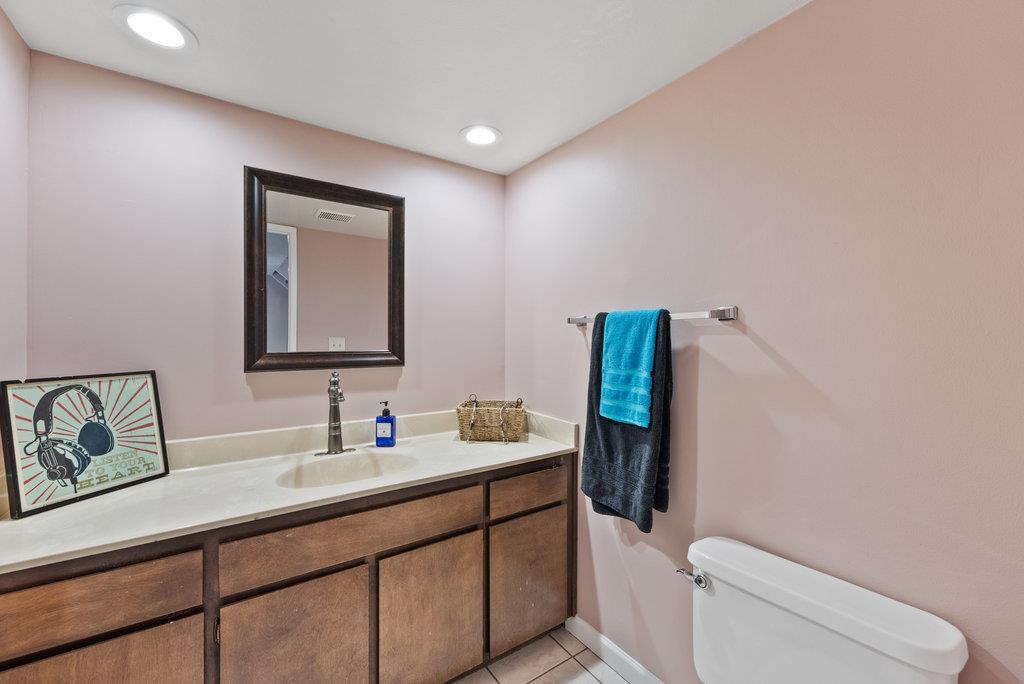 Detail Gallery Image 17 of 31 For 1112 Holmes Way, Hayward,  CA 94541 - 2 Beds | 2/1 Baths