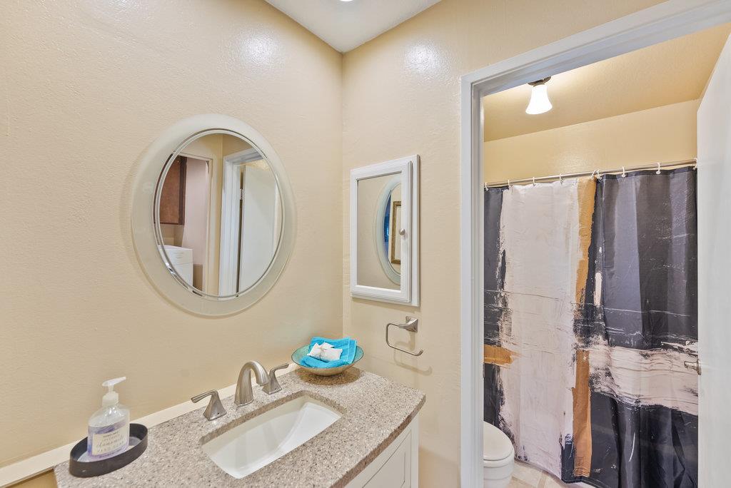 Detail Gallery Image 18 of 31 For 1112 Holmes Way, Hayward,  CA 94541 - 2 Beds | 2/1 Baths