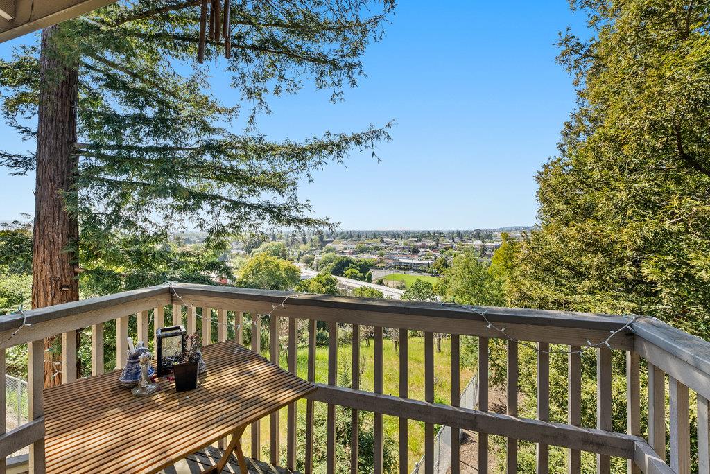 Detail Gallery Image 25 of 31 For 1112 Holmes Way, Hayward,  CA 94541 - 2 Beds | 2/1 Baths