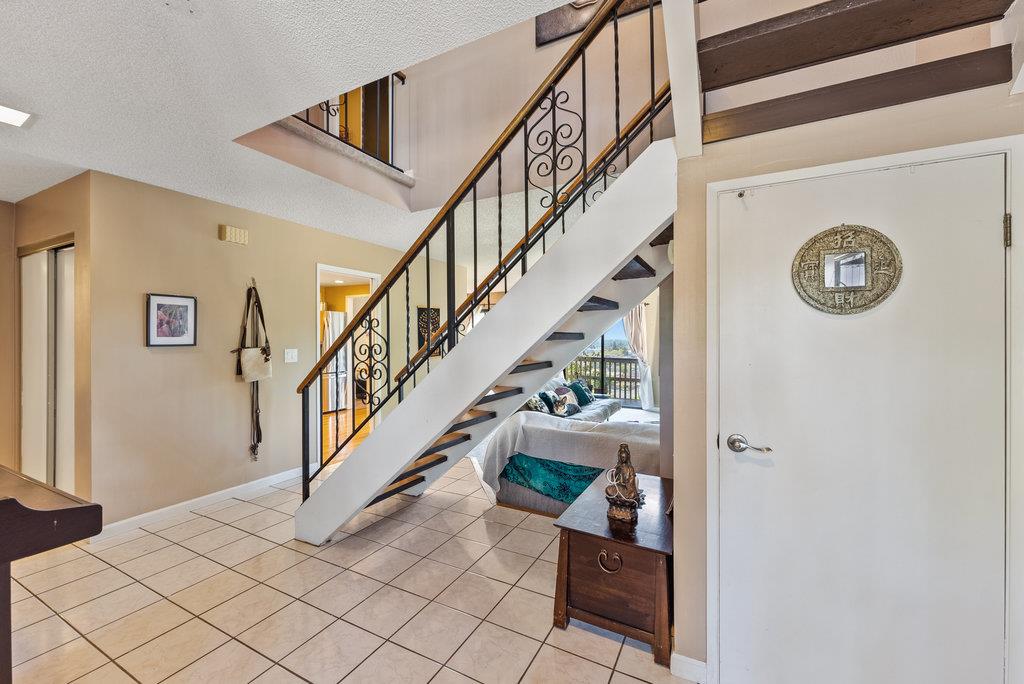 Detail Gallery Image 5 of 31 For 1112 Holmes Way, Hayward,  CA 94541 - 2 Beds | 2/1 Baths
