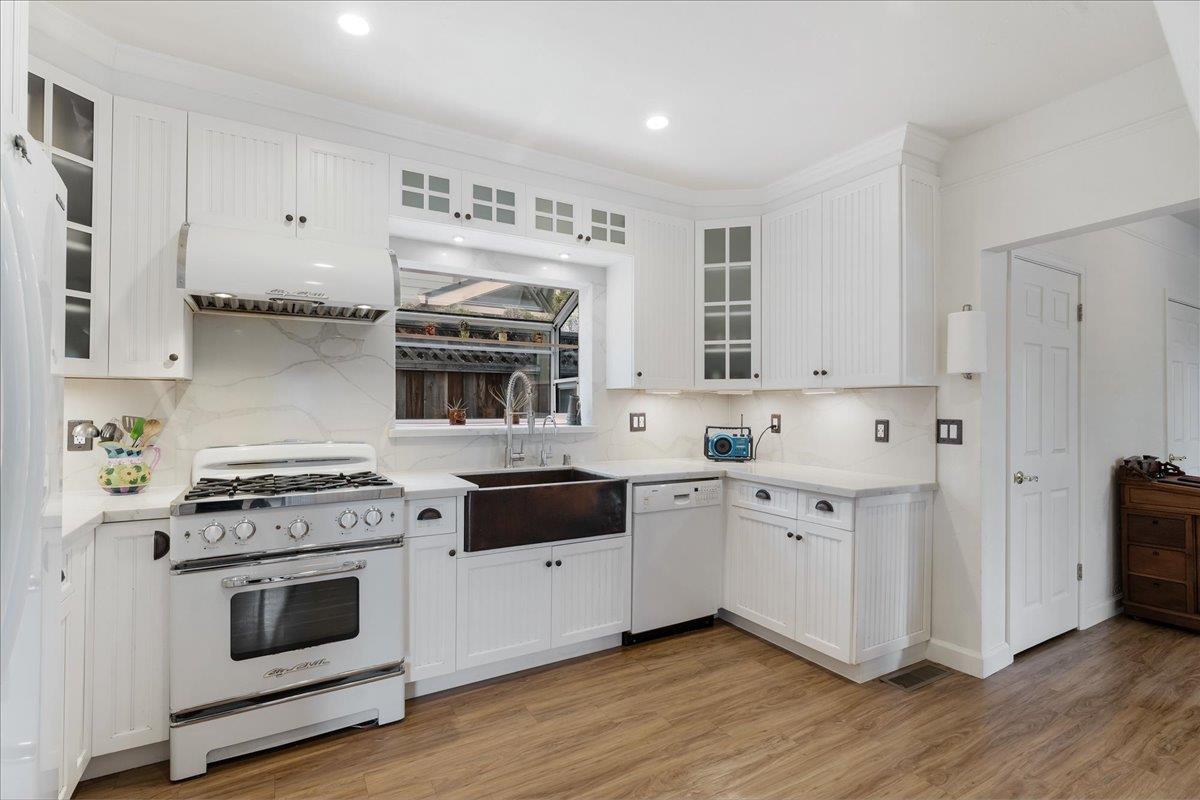 Detail Gallery Image 15 of 50 For 334 Park Way, Santa Cruz,  CA 95062 - 5 Beds | 3 Baths