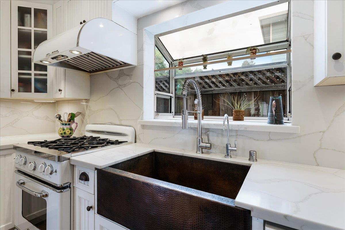 Detail Gallery Image 16 of 50 For 334 Park Way, Santa Cruz,  CA 95062 - 5 Beds | 3 Baths