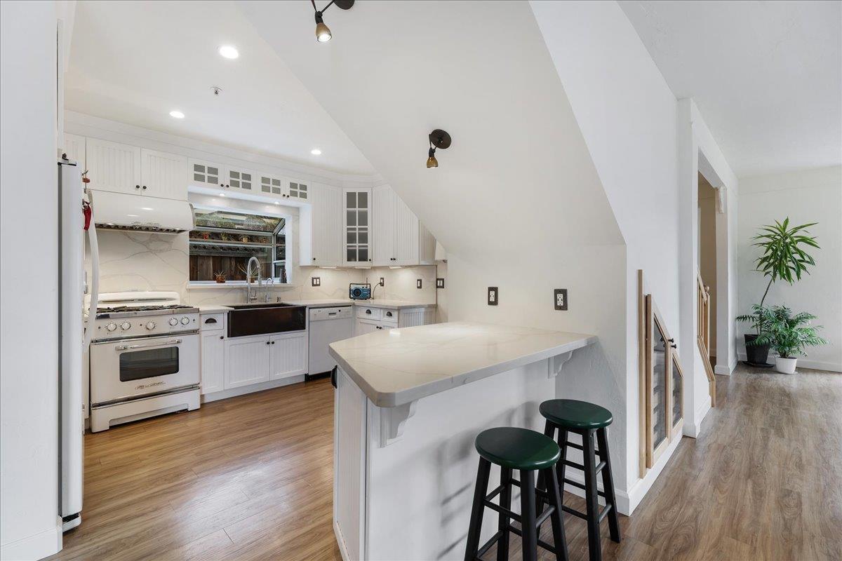 Detail Gallery Image 3 of 50 For 334 Park Way, Santa Cruz,  CA 95062 - 5 Beds | 3 Baths
