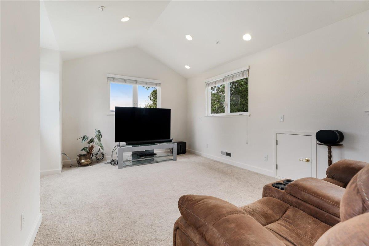 Detail Gallery Image 31 of 50 For 334 Park Way, Santa Cruz,  CA 95062 - 5 Beds | 3 Baths