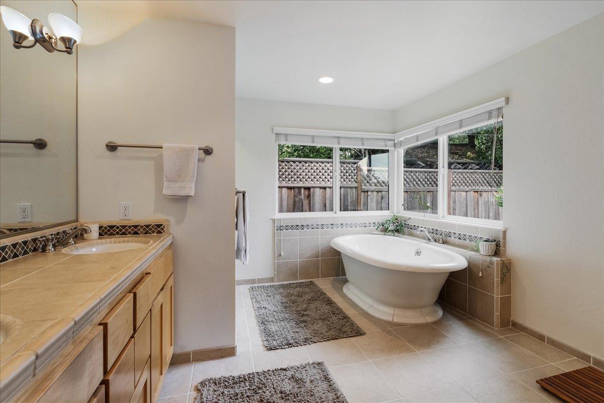 Detail Gallery Image 5 of 50 For 334 Park Way, Santa Cruz,  CA 95062 - 5 Beds | 3 Baths
