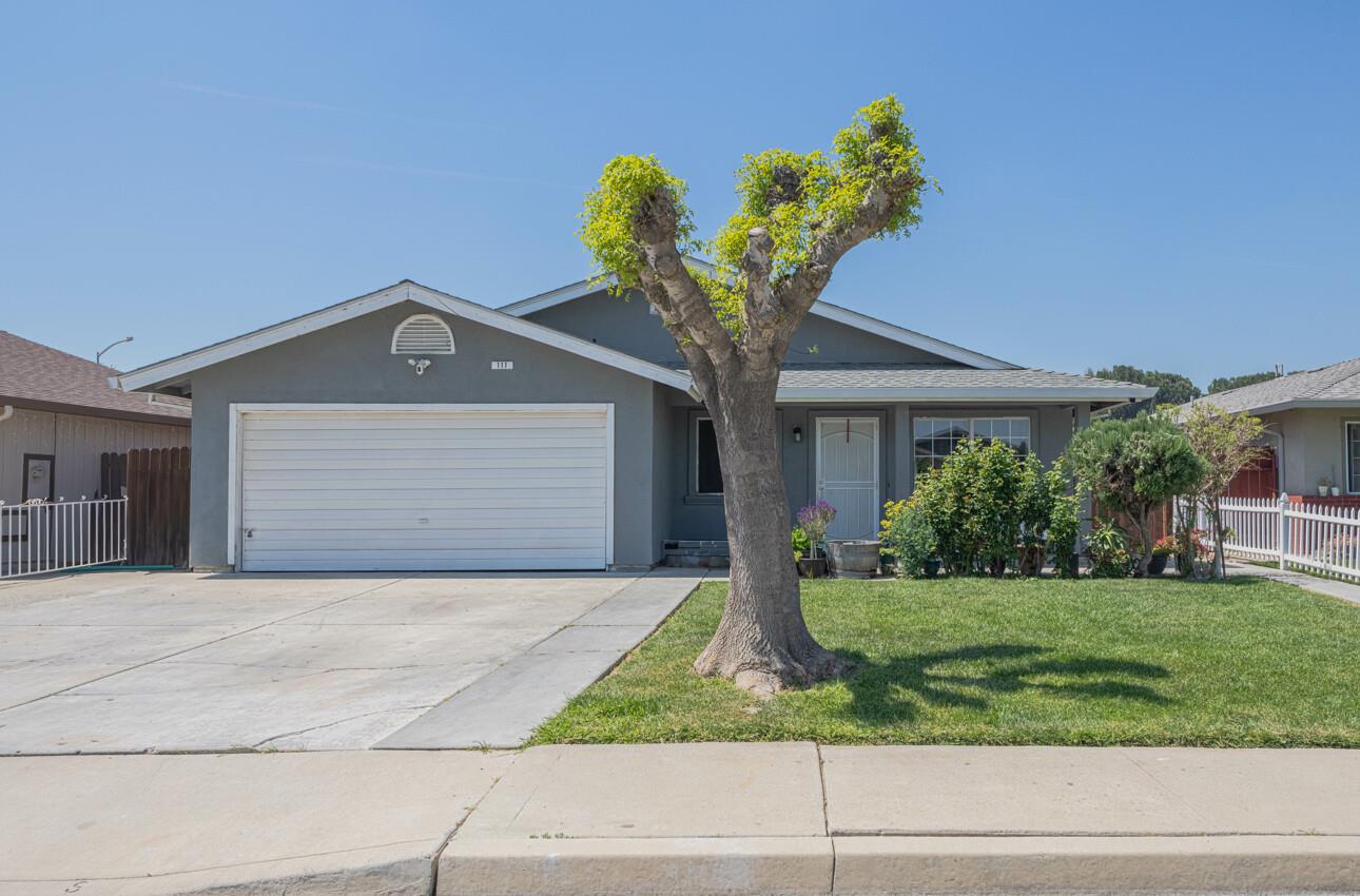 Detail Gallery Image 1 of 27 For 111 Keats Ave, King City,  CA 93930 - 4 Beds | 2 Baths
