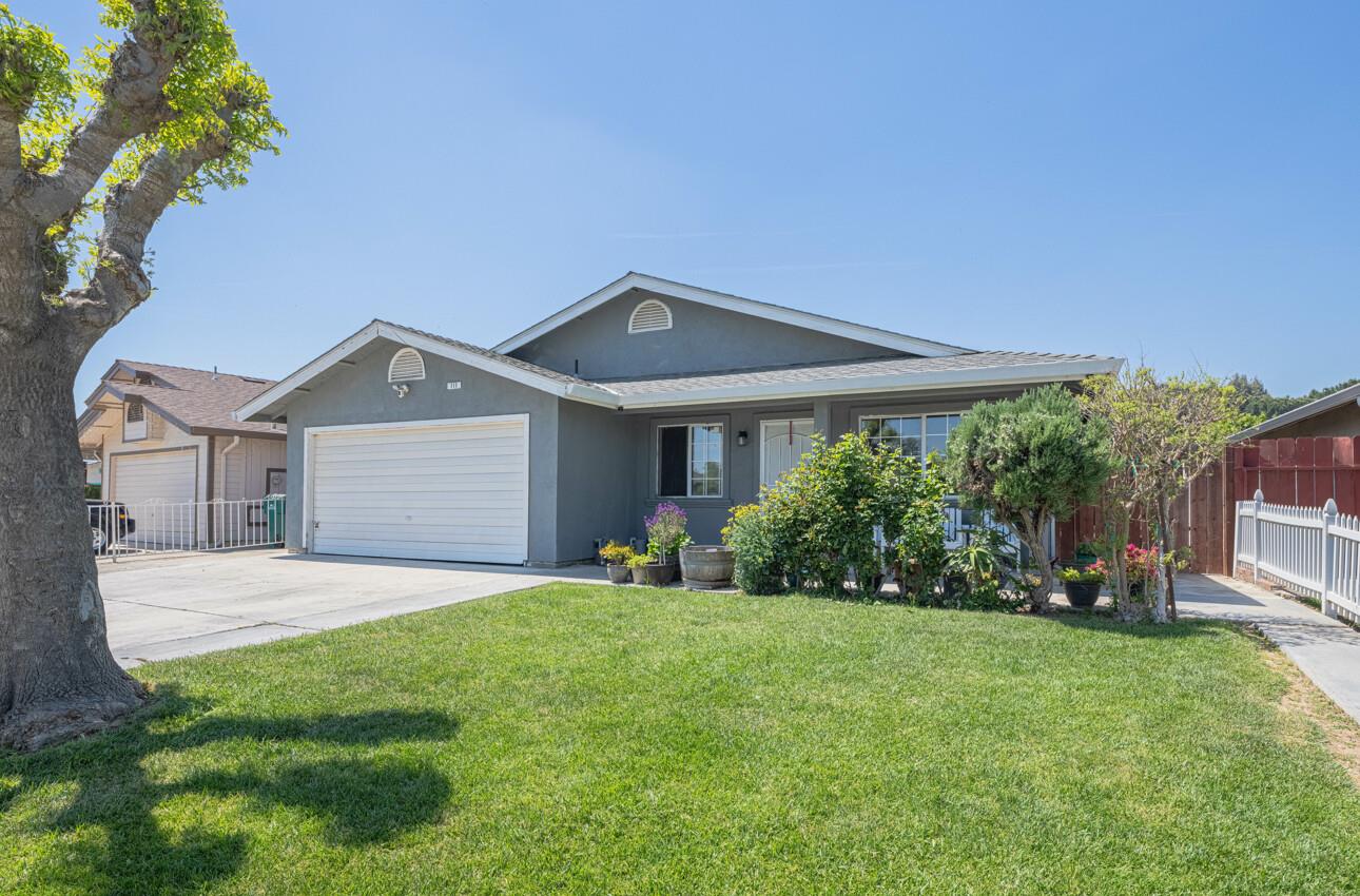 Detail Gallery Image 2 of 27 For 111 Keats Ave, King City,  CA 93930 - 4 Beds | 2 Baths