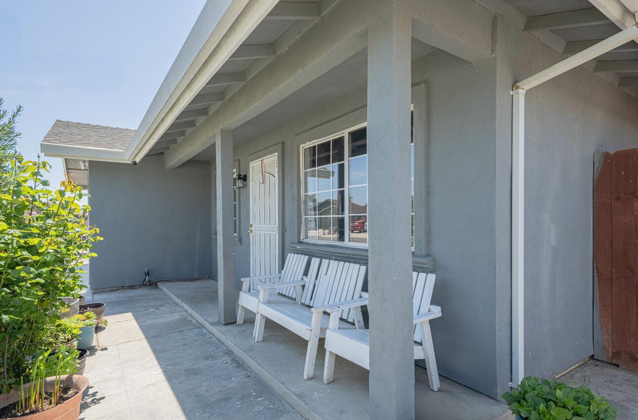 Detail Gallery Image 3 of 27 For 111 Keats Ave, King City,  CA 93930 - 4 Beds | 2 Baths