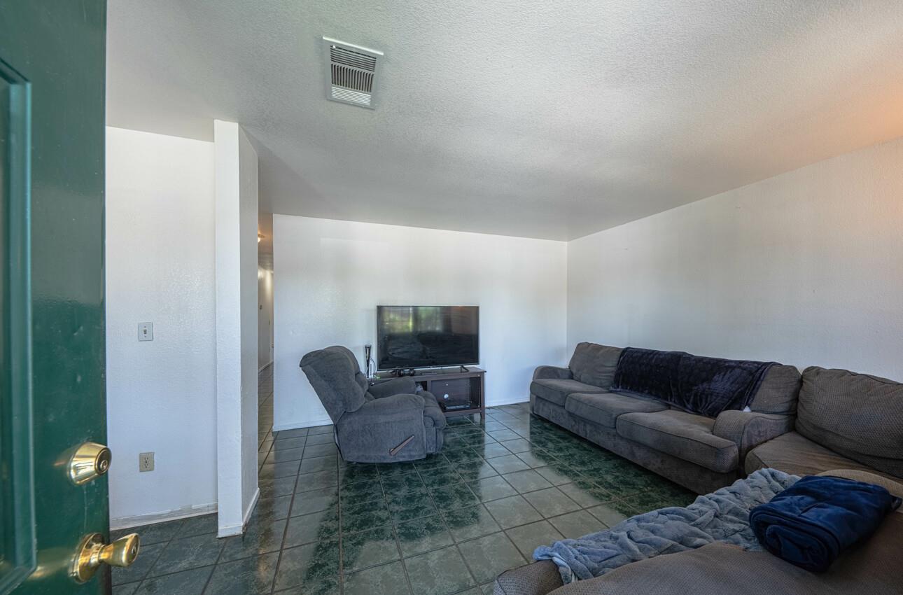Detail Gallery Image 4 of 27 For 111 Keats Ave, King City,  CA 93930 - 4 Beds | 2 Baths