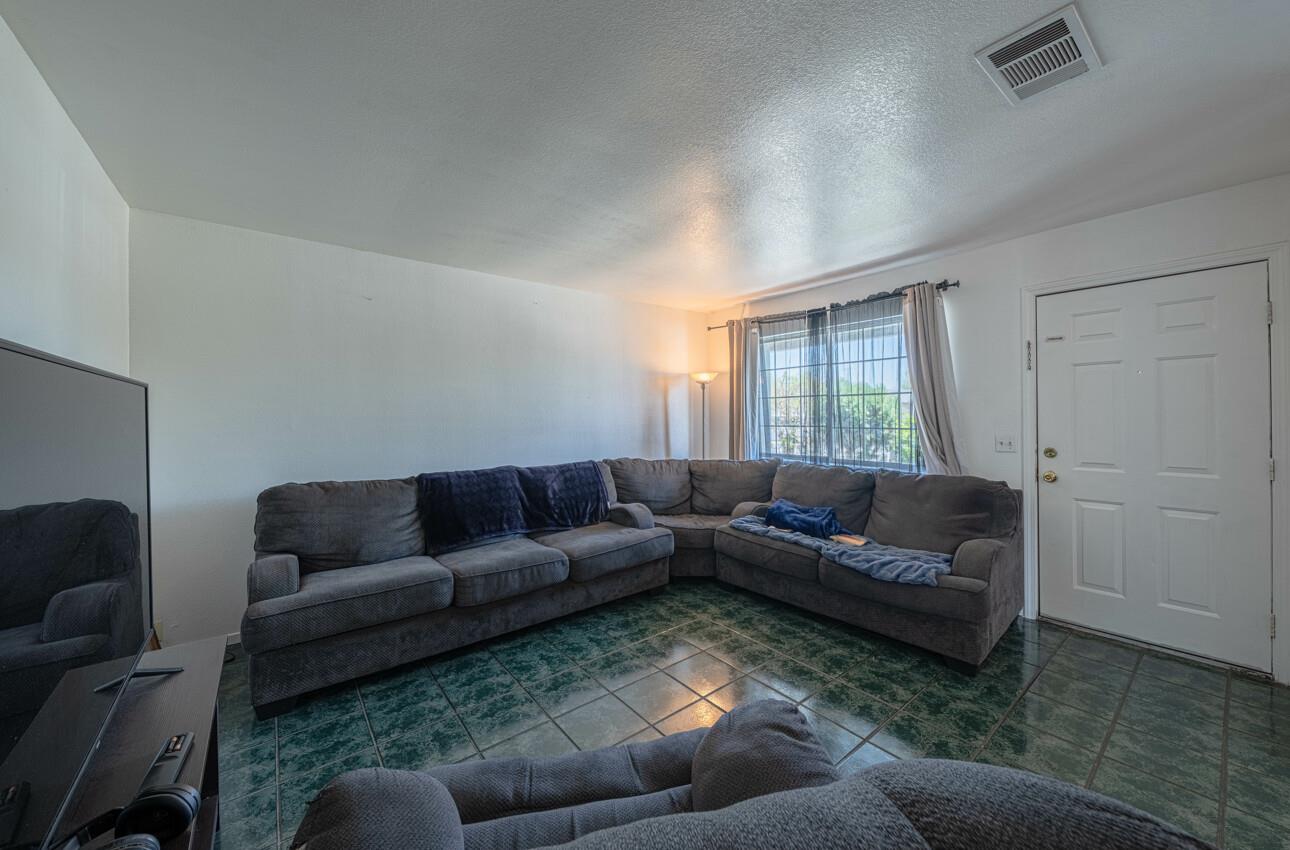 Detail Gallery Image 5 of 27 For 111 Keats Ave, King City,  CA 93930 - 4 Beds | 2 Baths