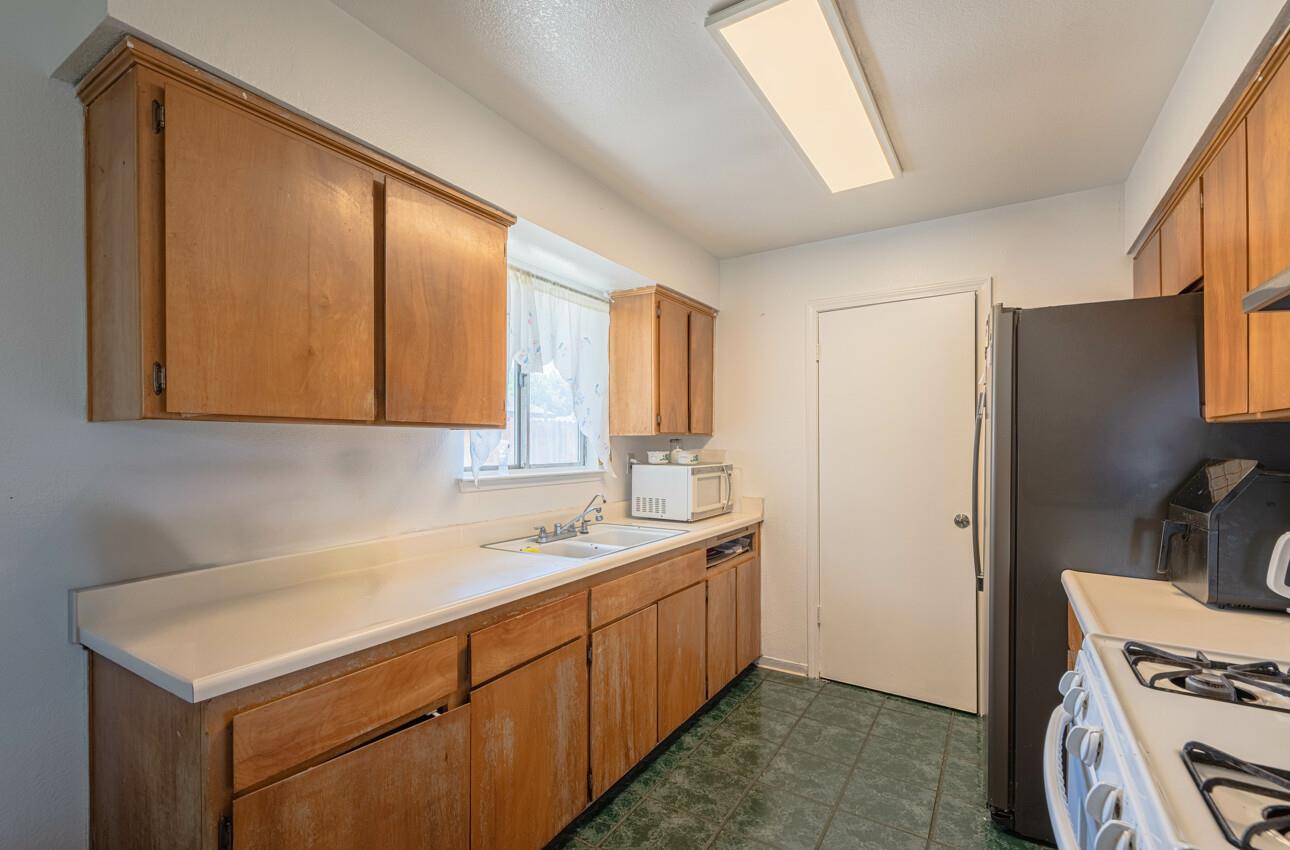 Detail Gallery Image 9 of 27 For 111 Keats Ave, King City,  CA 93930 - 4 Beds | 2 Baths