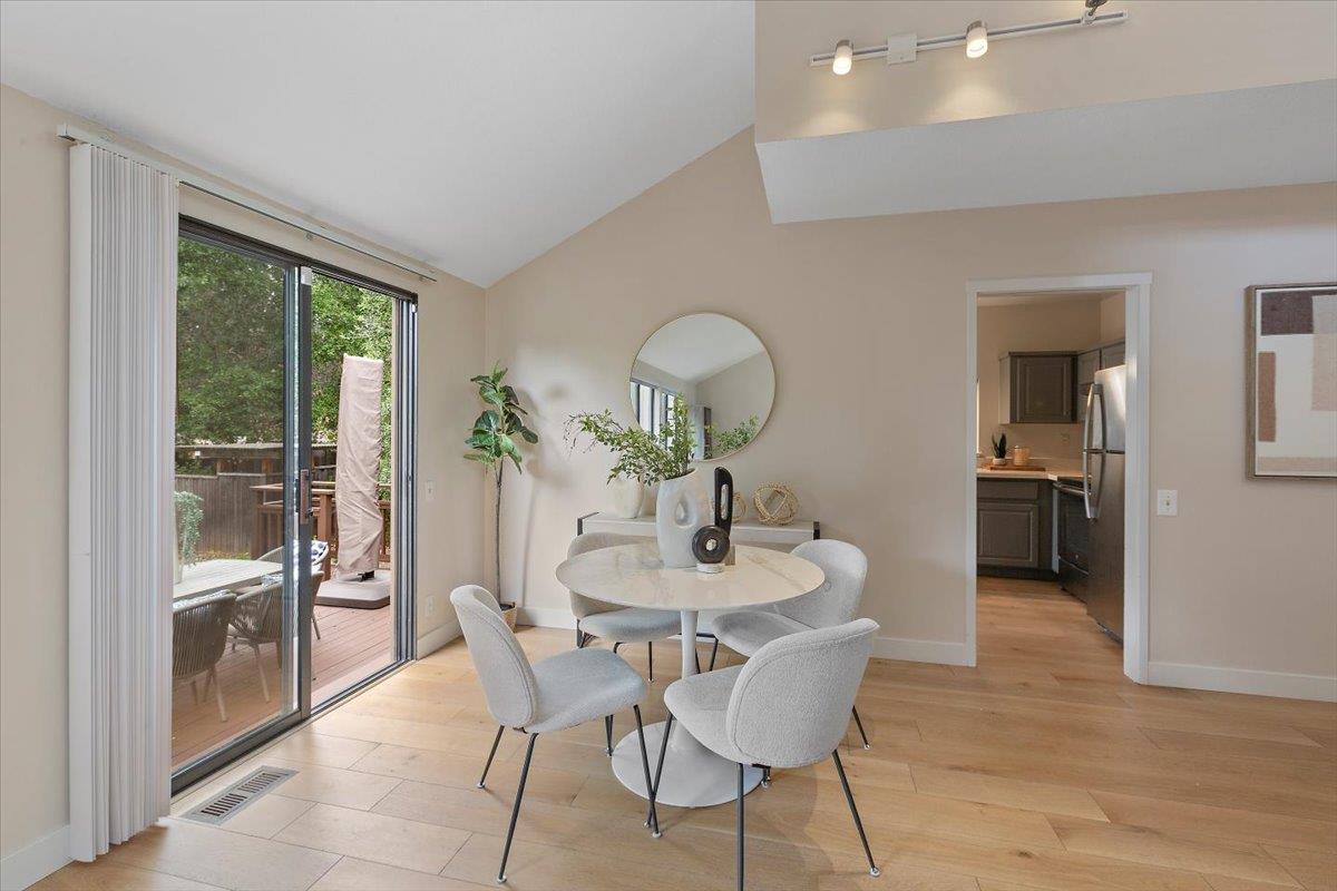 Detail Gallery Image 10 of 47 For 4 Farm Rd, Los Altos,  CA 94024 - 3 Beds | 2 Baths