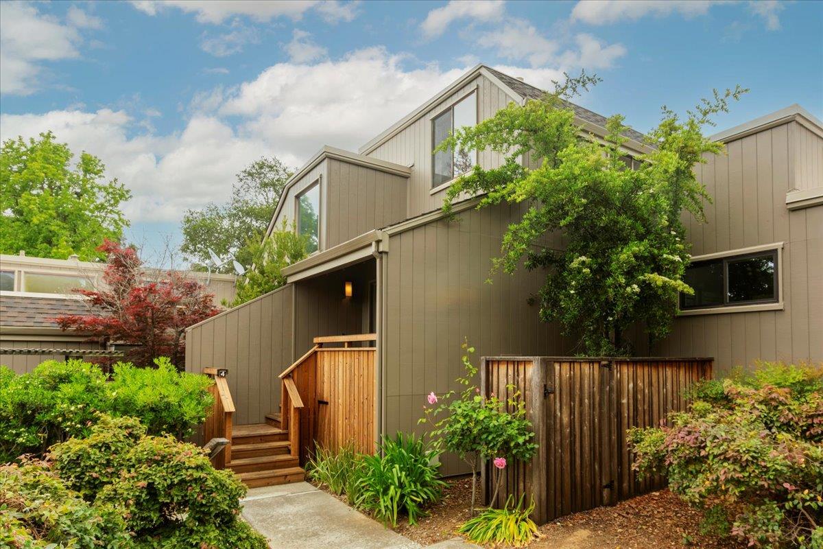 Detail Gallery Image 2 of 47 For 4 Farm Rd, Los Altos,  CA 94024 - 3 Beds | 2 Baths