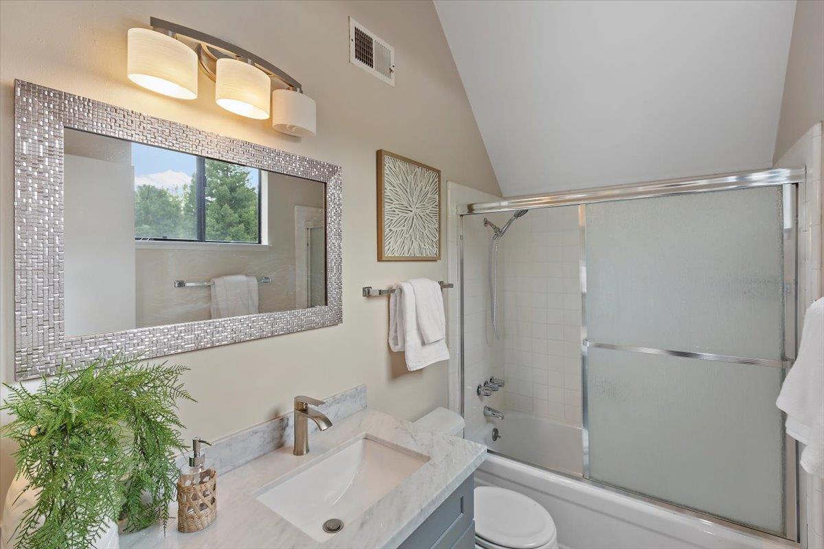 Detail Gallery Image 27 of 47 For 4 Farm Rd, Los Altos,  CA 94024 - 3 Beds | 2 Baths