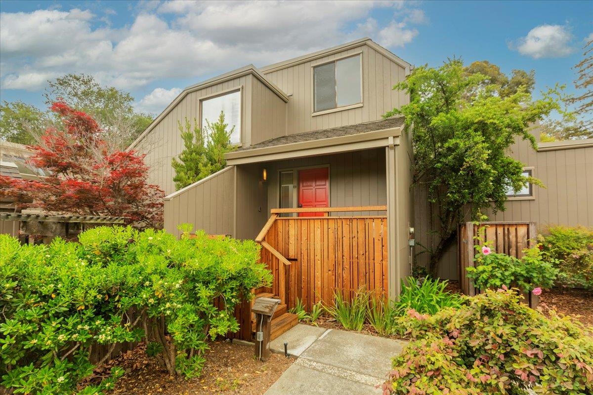 Detail Gallery Image 3 of 47 For 4 Farm Rd, Los Altos,  CA 94024 - 3 Beds | 2 Baths