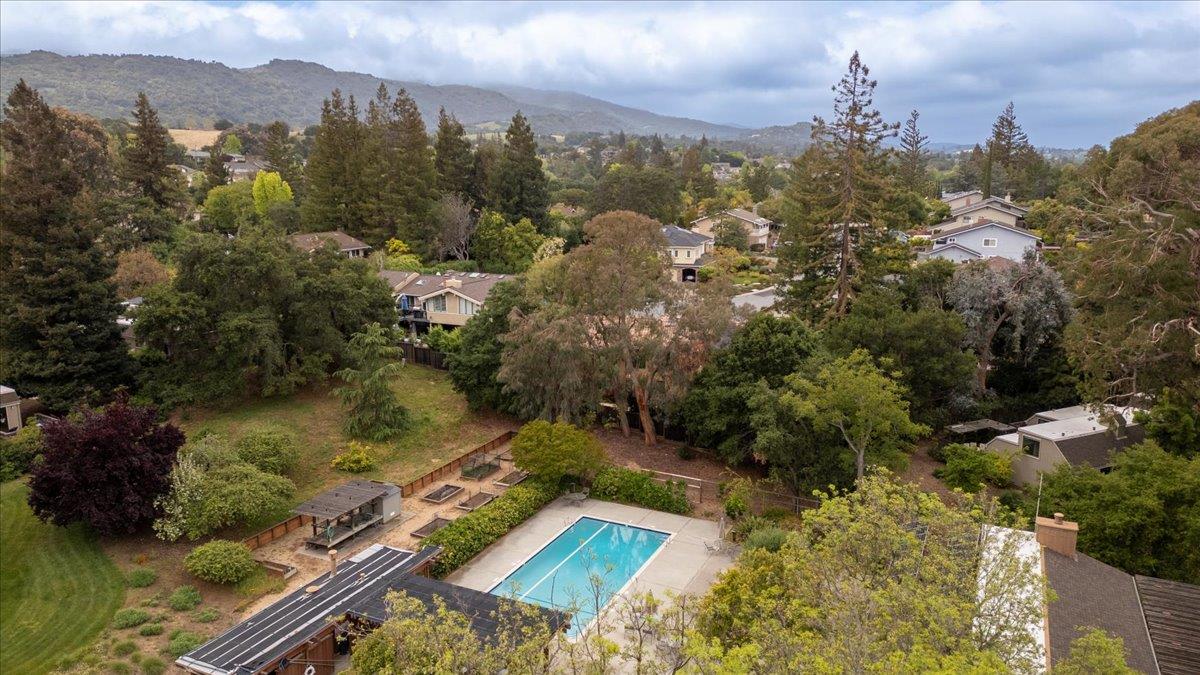 Detail Gallery Image 43 of 47 For 4 Farm Rd, Los Altos,  CA 94024 - 3 Beds | 2 Baths