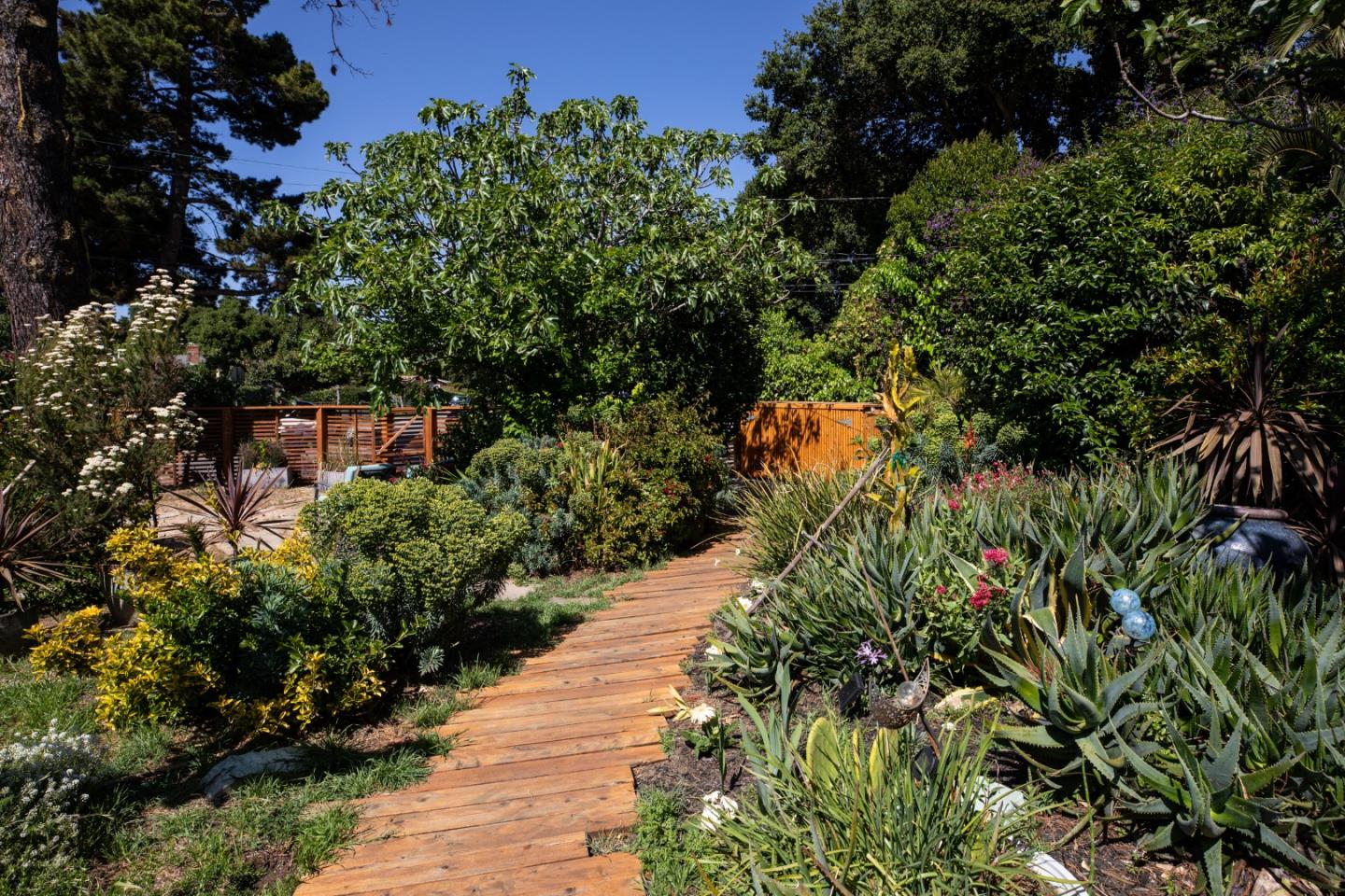 Detail Gallery Image 3 of 43 For 2336 Palo Verde Ave, East Palo Alto,  CA 94303 - 3 Beds | 1 Baths