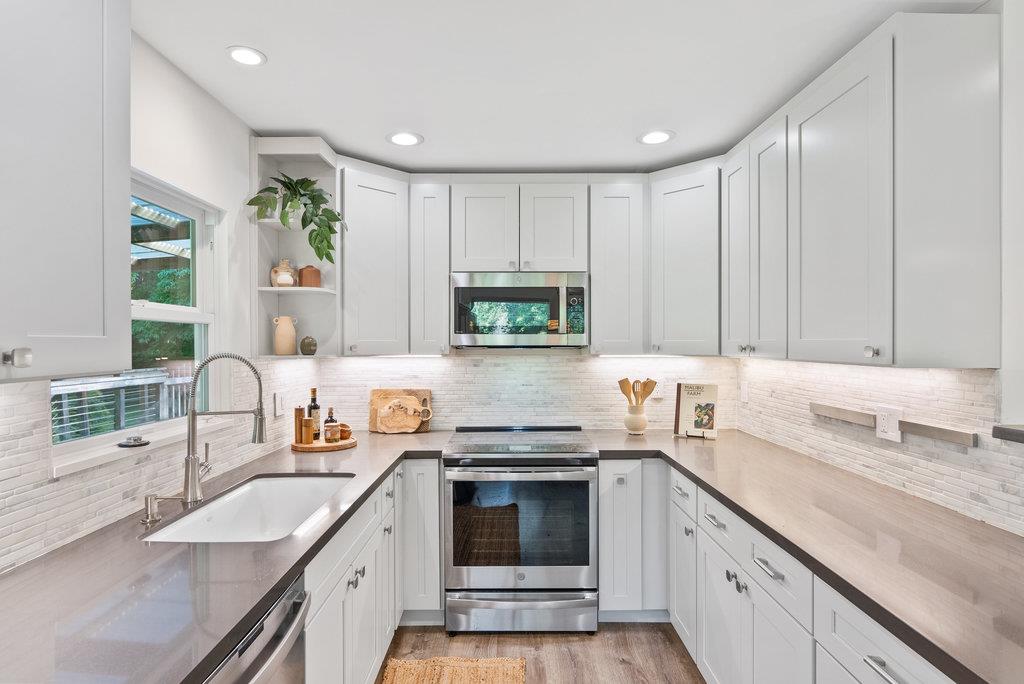 Detail Gallery Image 3 of 61 For 3182 Old San Jose Rd, Soquel,  CA 95073 - 3 Beds | 2 Baths