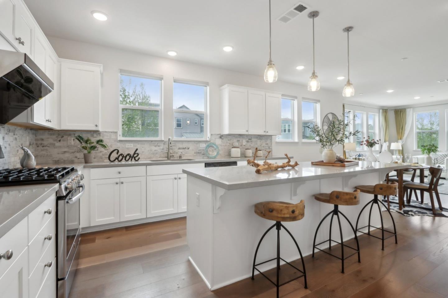 Detail Gallery Image 11 of 31 For 814 Cotati Ter #1,  Sunnyvale,  CA 94085 - 4 Beds | 3/1 Baths