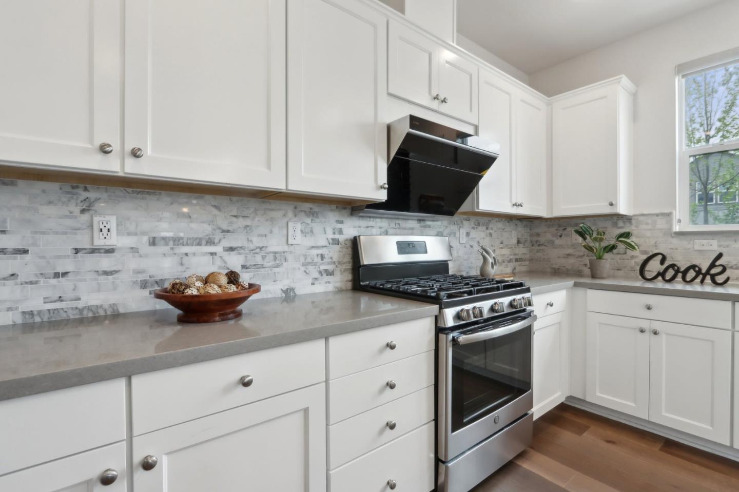 Detail Gallery Image 12 of 31 For 814 Cotati Ter #1,  Sunnyvale,  CA 94085 - 4 Beds | 3/1 Baths
