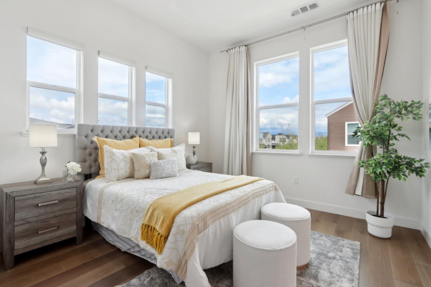 Detail Gallery Image 14 of 31 For 814 Cotati Ter #1,  Sunnyvale,  CA 94085 - 4 Beds | 3/1 Baths