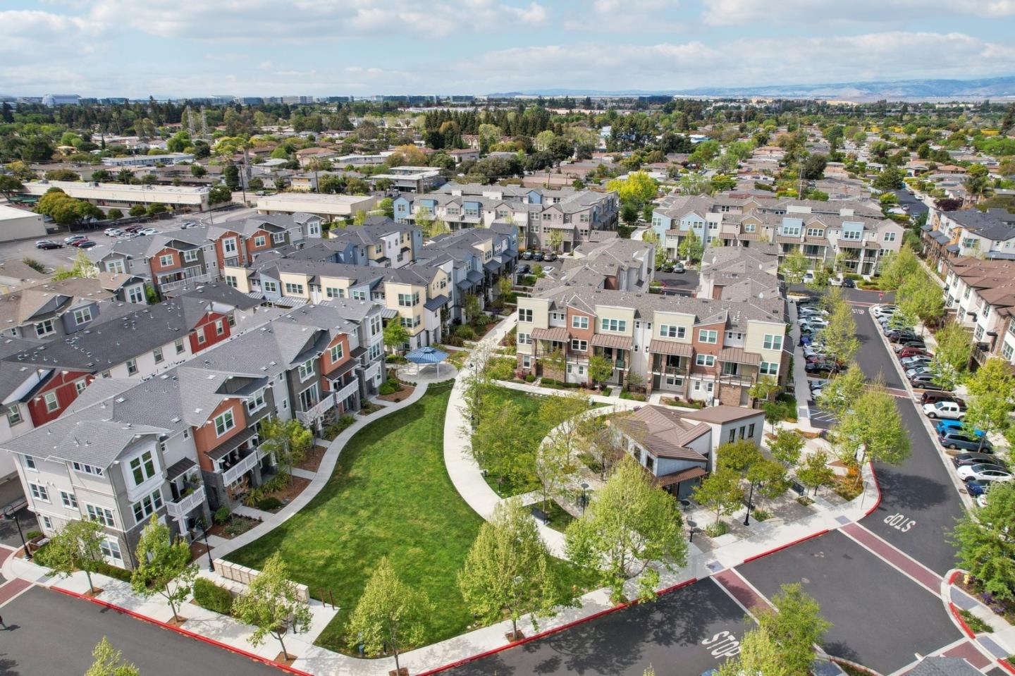 Detail Gallery Image 28 of 31 For 814 Cotati Ter #1,  Sunnyvale,  CA 94085 - 4 Beds | 3/1 Baths