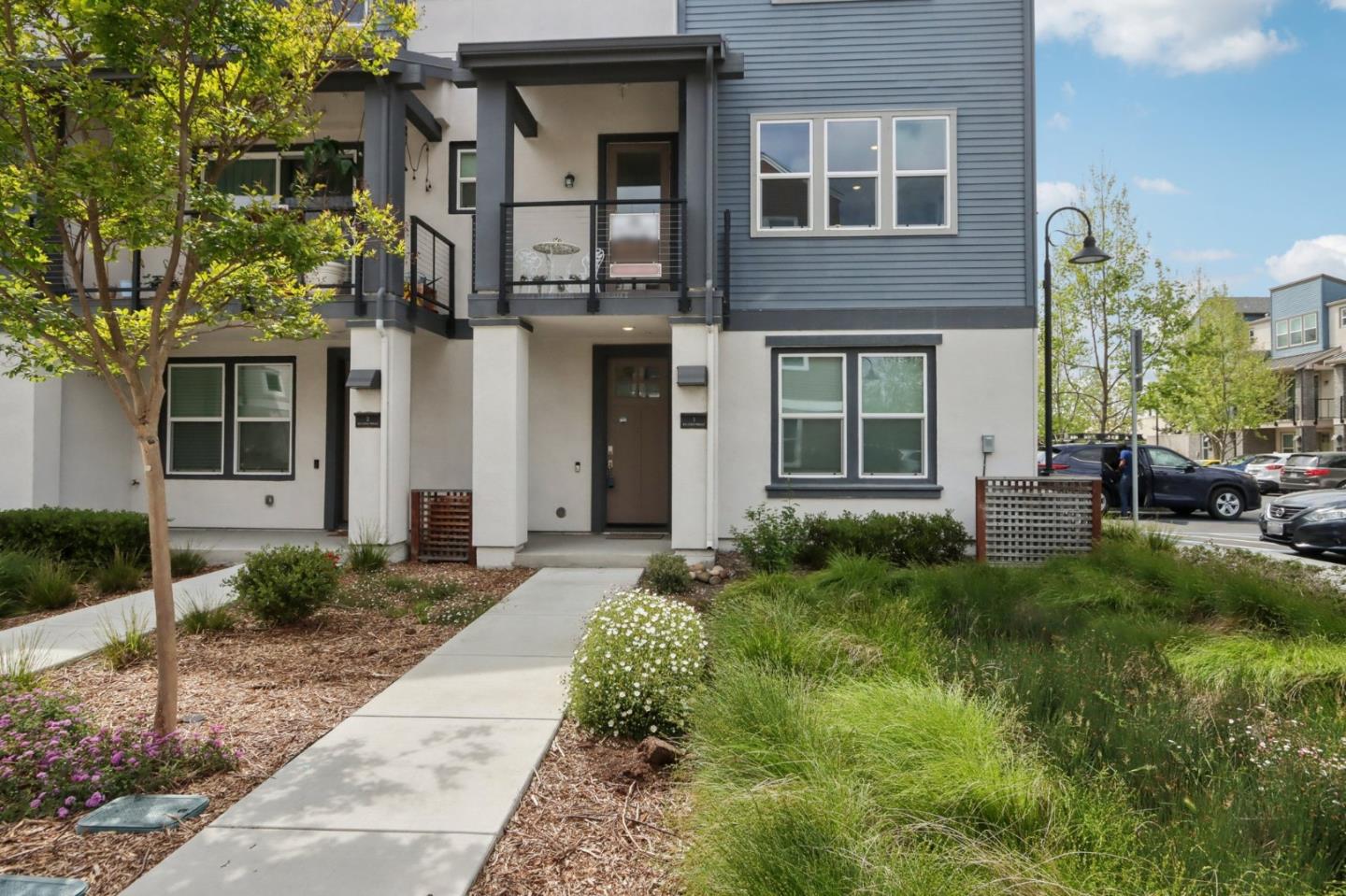 Detail Gallery Image 3 of 31 For 814 Cotati Ter #1,  Sunnyvale,  CA 94085 - 4 Beds | 3/1 Baths