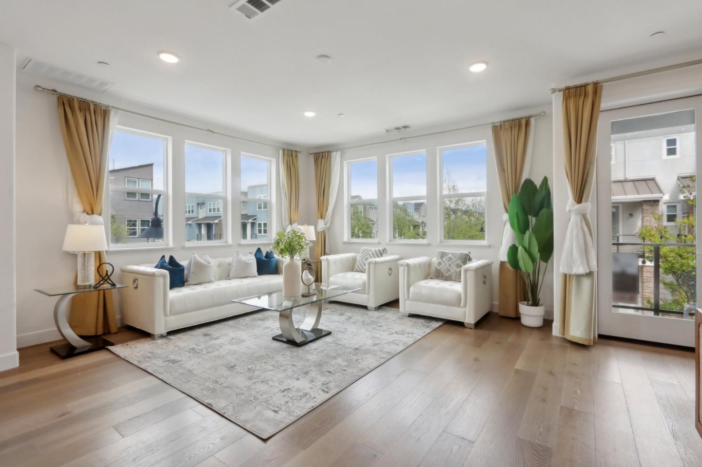 Detail Gallery Image 4 of 31 For 814 Cotati Ter #1,  Sunnyvale,  CA 94085 - 4 Beds | 3/1 Baths