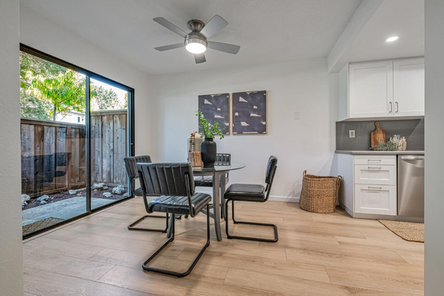 Detail Gallery Image 12 of 31 For 1118 Callas Ln #2,  Capitola,  CA 95010 - 3 Beds | 1/1 Baths