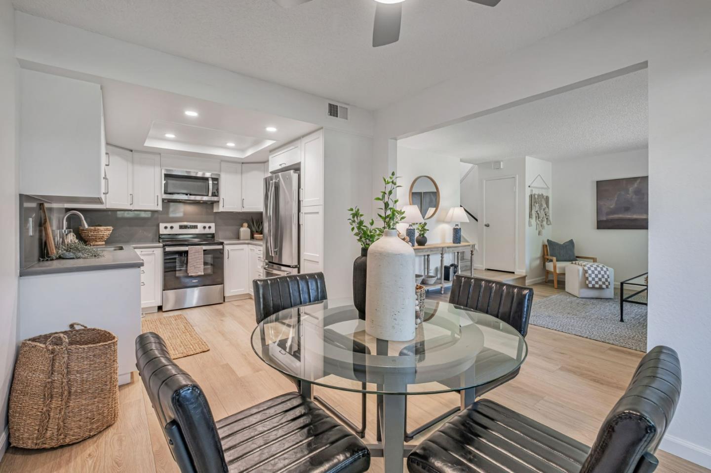 Detail Gallery Image 14 of 31 For 1118 Callas Ln #2,  Capitola,  CA 95010 - 3 Beds | 1/1 Baths