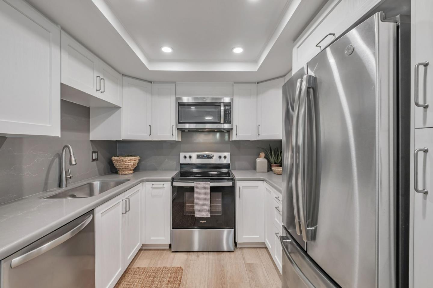 Detail Gallery Image 8 of 31 For 1118 Callas Ln #2,  Capitola,  CA 95010 - 3 Beds | 1/1 Baths