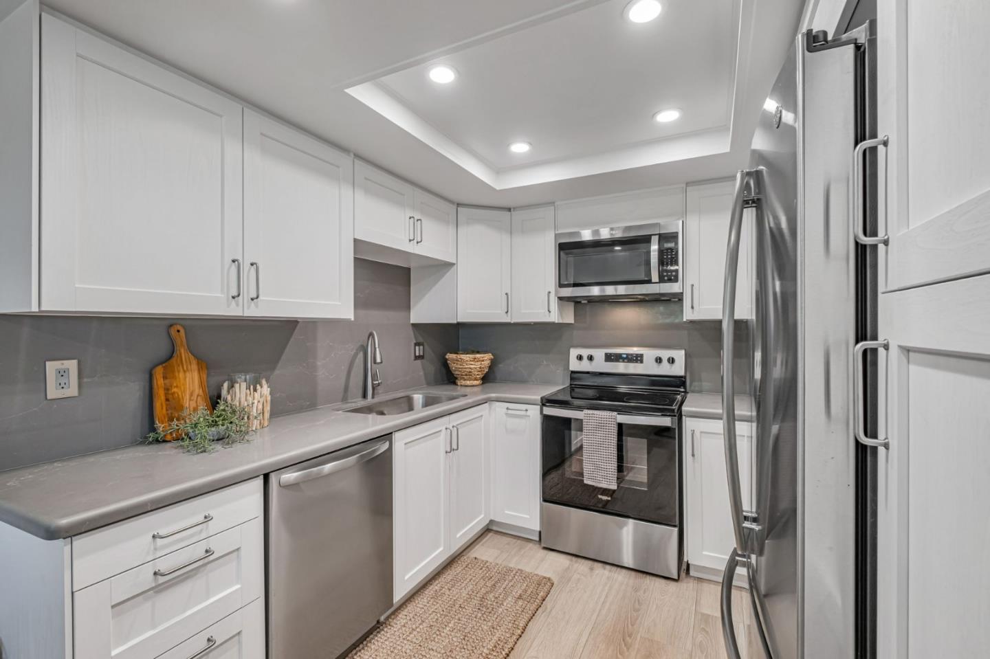 Detail Gallery Image 9 of 31 For 1118 Callas Ln #2,  Capitola,  CA 95010 - 3 Beds | 1/1 Baths