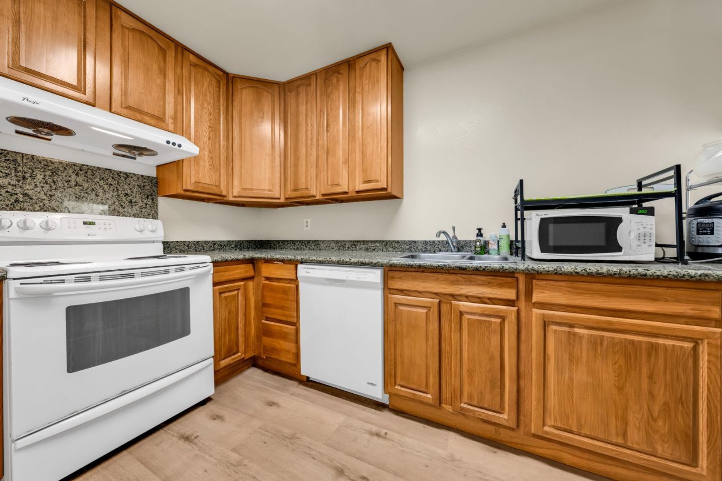 Detail Gallery Image 6 of 18 For 1055 N Capitol Ave #54,  San Jose,  CA 95133 - 1 Beds | 1 Baths