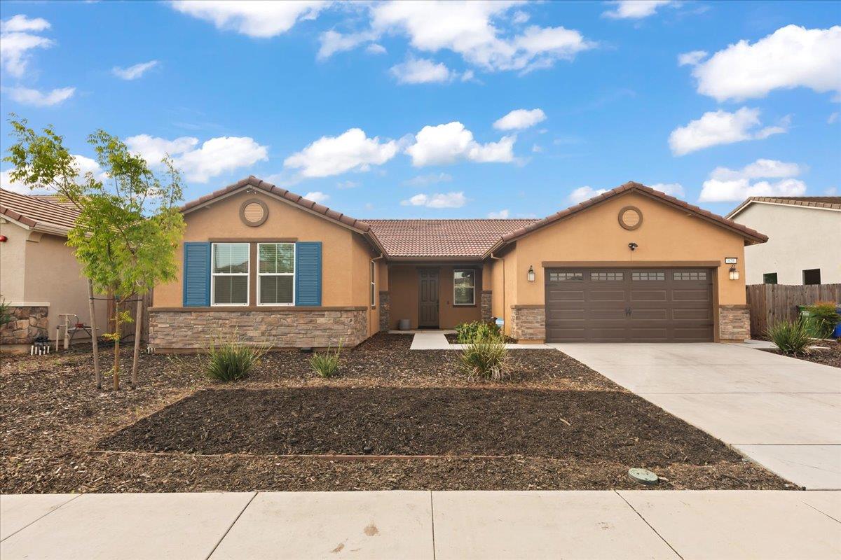 Detail Gallery Image 1 of 39 For 829 Crow Creek Cir, Galt,  CA 95632 - 3 Beds | 2 Baths