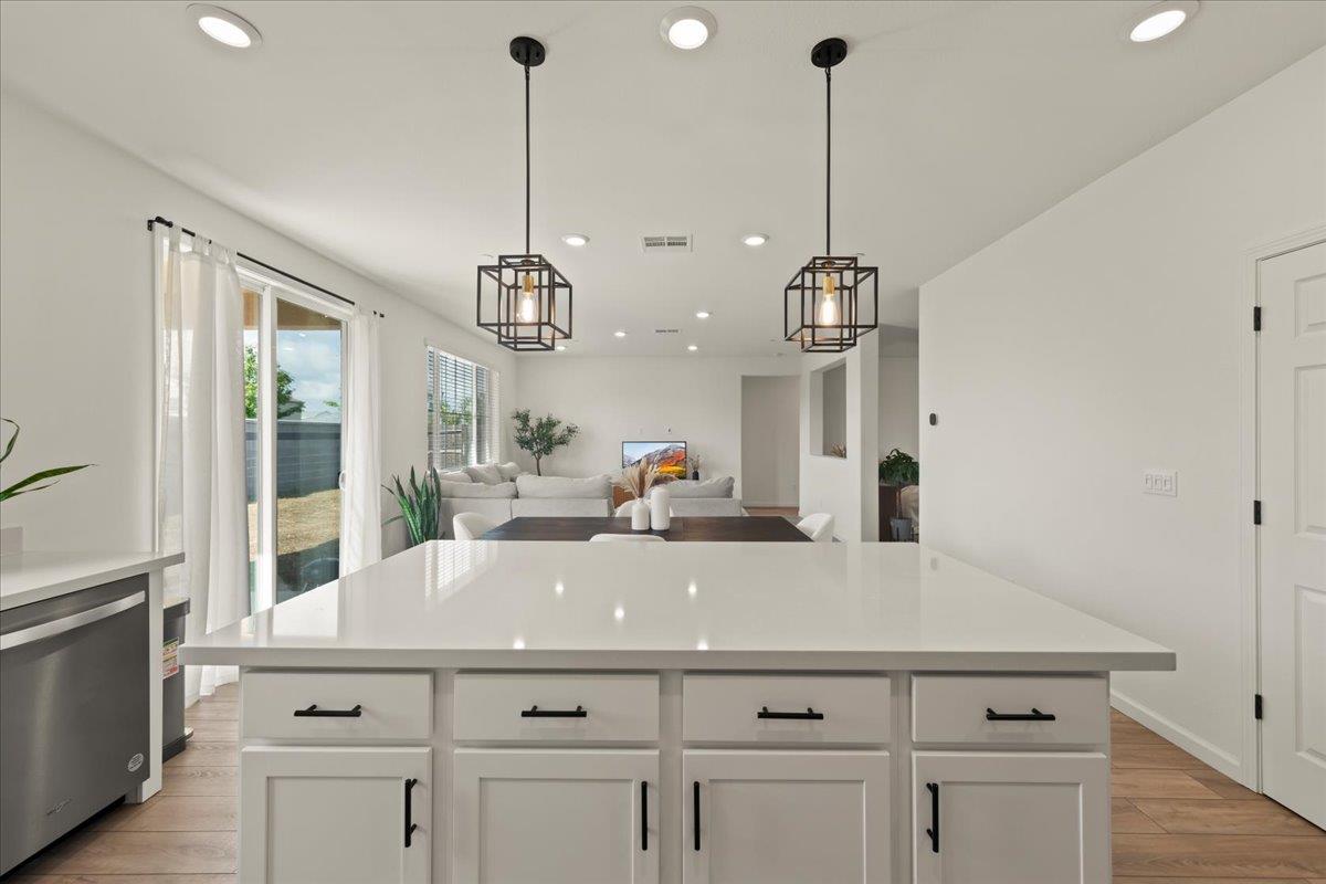 Detail Gallery Image 14 of 39 For 829 Crow Creek Cir, Galt,  CA 95632 - 3 Beds | 2 Baths