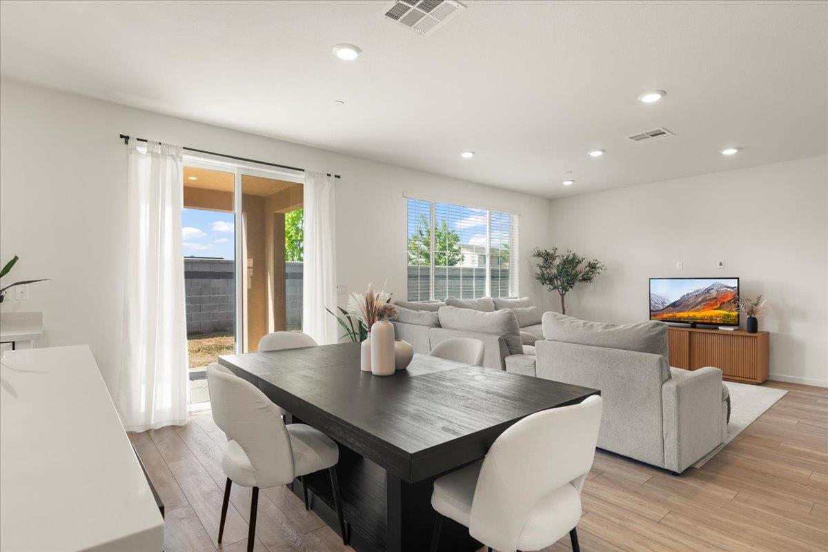 Detail Gallery Image 16 of 39 For 829 Crow Creek Cir, Galt,  CA 95632 - 3 Beds | 2 Baths