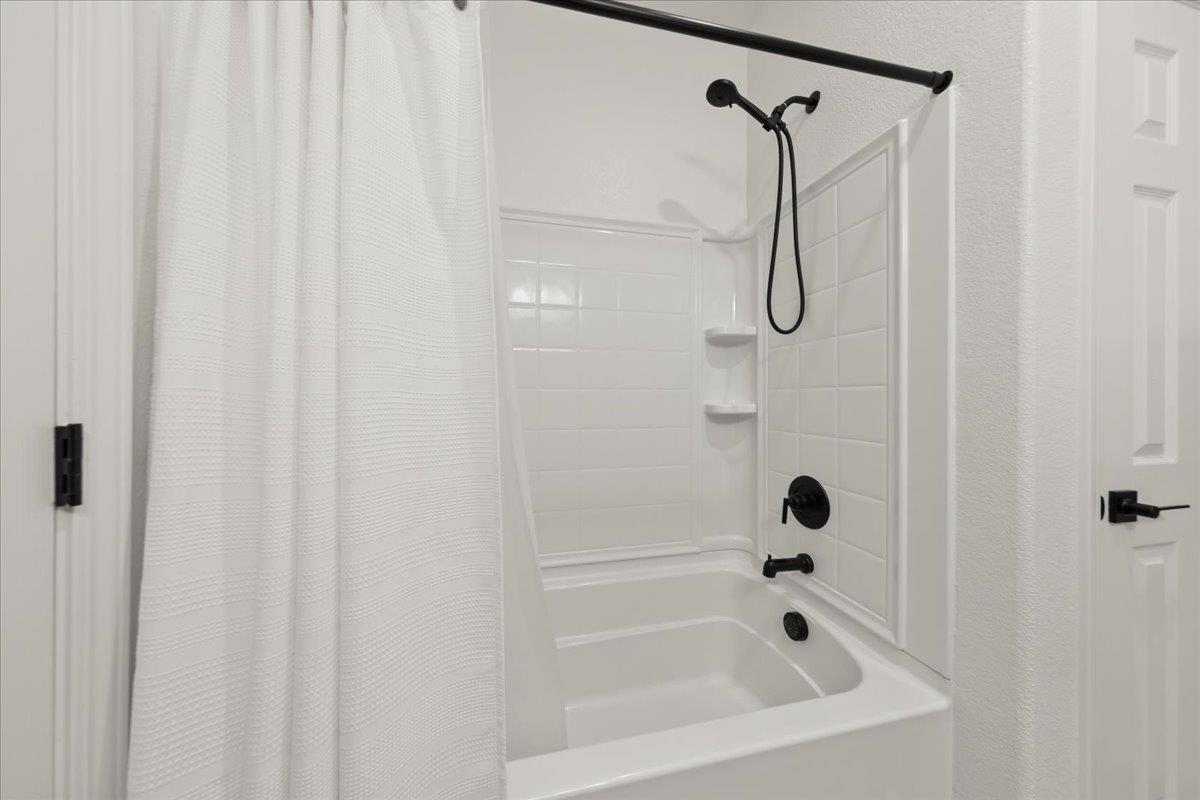 Detail Gallery Image 30 of 39 For 829 Crow Creek Cir, Galt,  CA 95632 - 3 Beds | 2 Baths