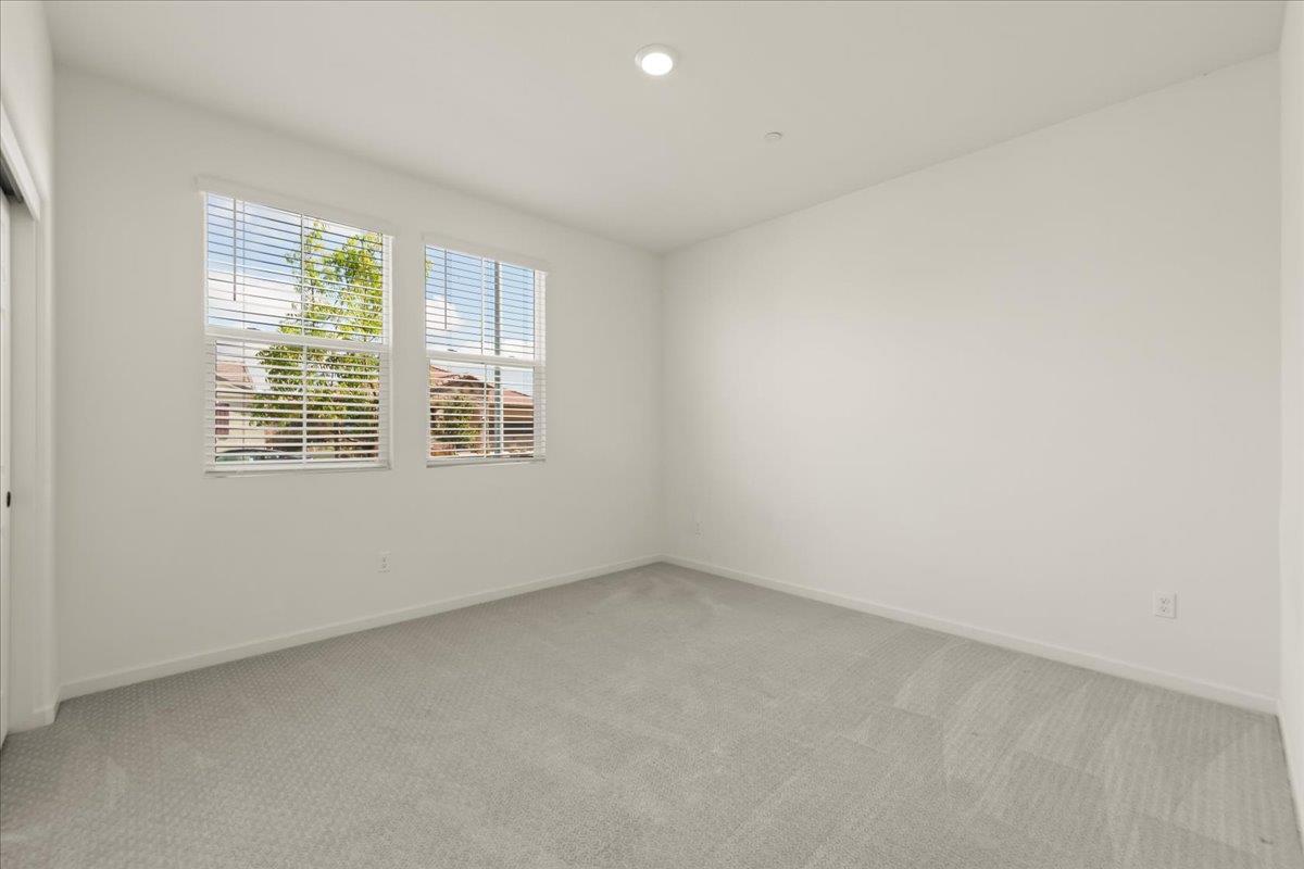 Detail Gallery Image 35 of 39 For 829 Crow Creek Cir, Galt,  CA 95632 - 3 Beds | 2 Baths