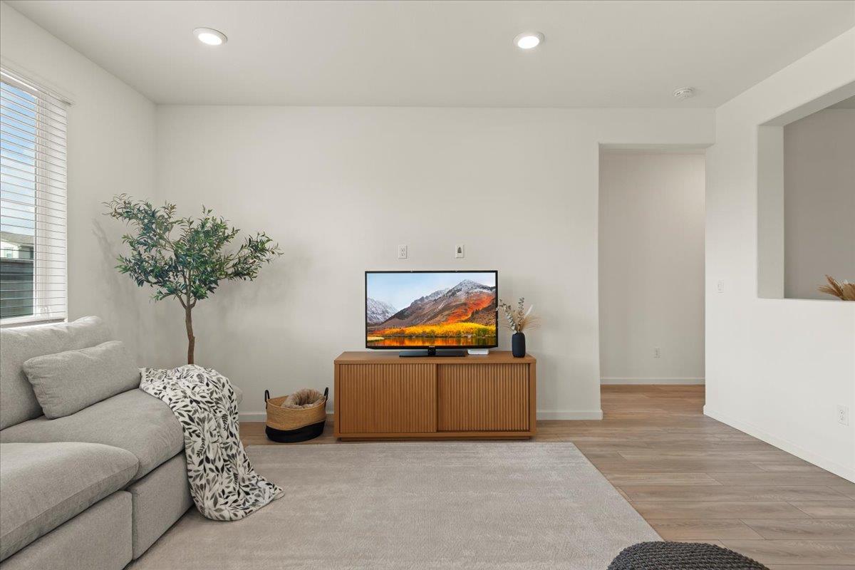 Detail Gallery Image 9 of 39 For 829 Crow Creek Cir, Galt,  CA 95632 - 3 Beds | 2 Baths