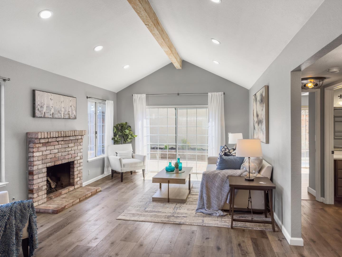 Detail Gallery Image 2 of 29 For 1616 Brentwood Ln, Gilroy,  CA 95020 - 5 Beds | 3 Baths